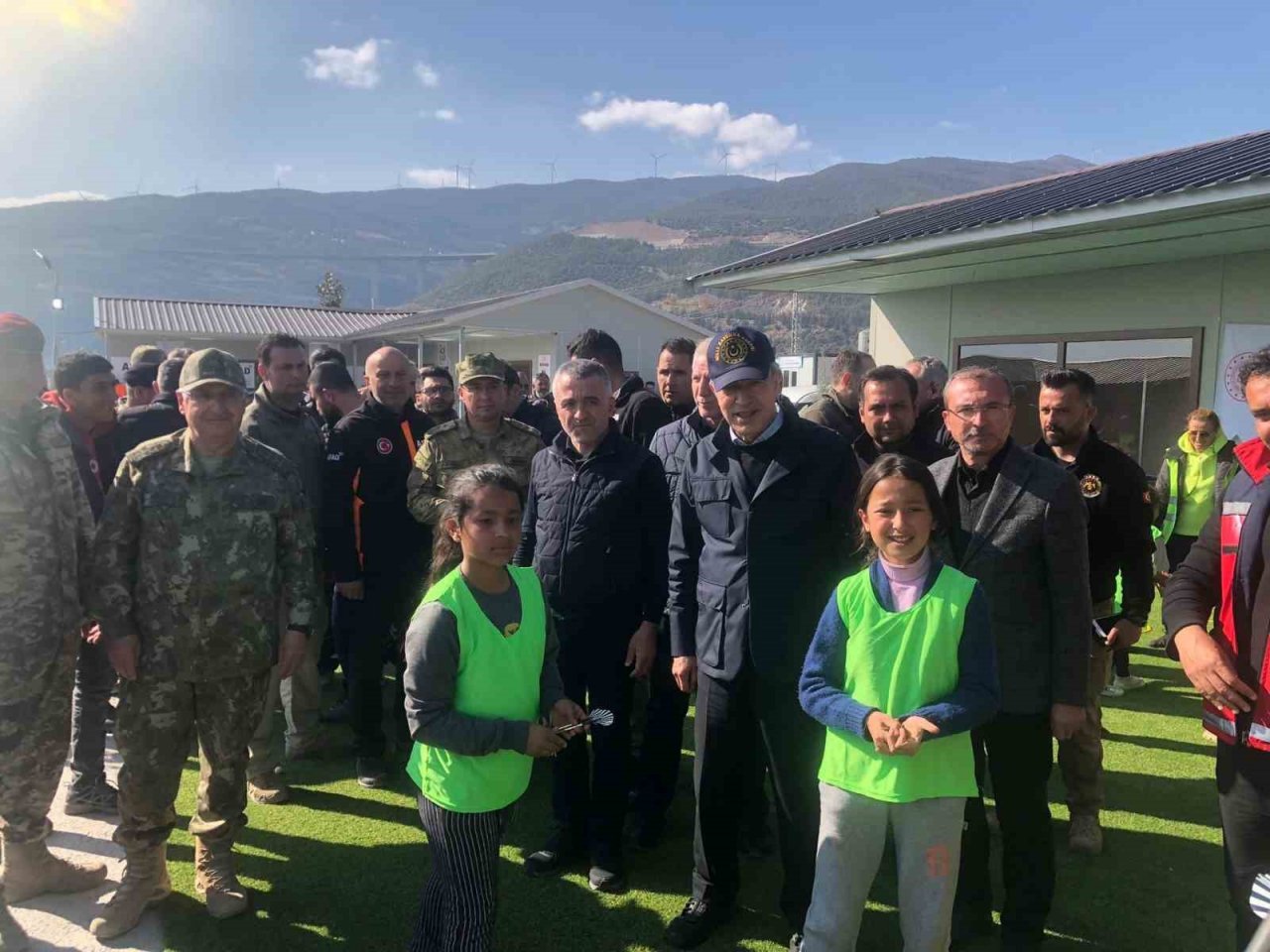 Bakan Akar Nurdağı’nda incelemelerde bulundu