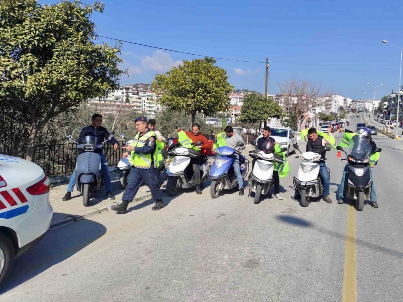 Jandarma trafik ekiplerinden bin 291 kişiye eğitim