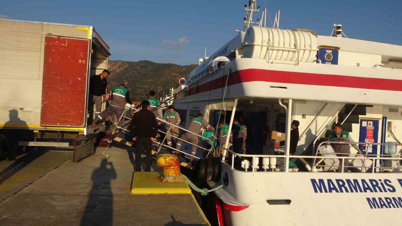 Rodos’tan gelen yardımları orman işçileri karşıladı