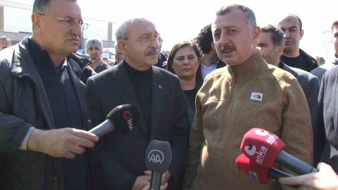 Kemal Kılıçdaroğlu Kocaeli Belediyesi’nin kurduğu çadır kenti ziyaret etti