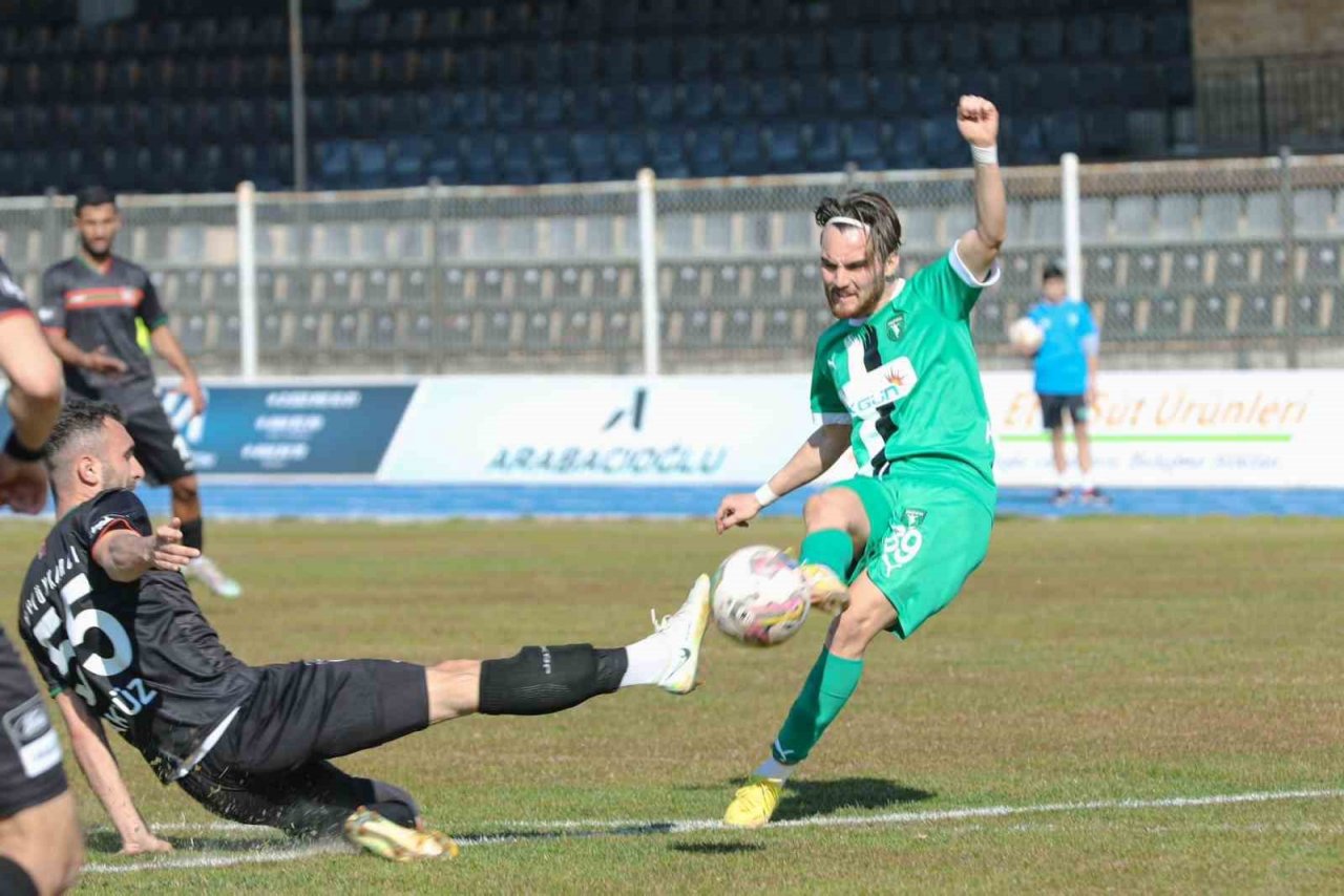 Efeler 09 SFK: 1 - Karşıyaka: 2