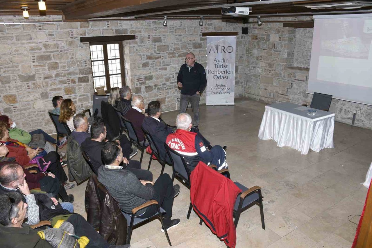 Turist rehberlerine afet eğitimi