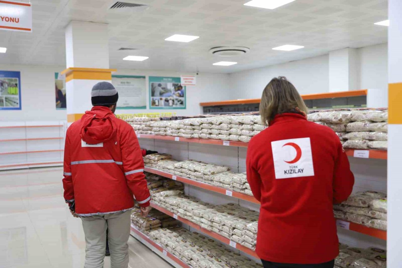 Kızılay deprem bölgesinde sosyal marketler açıyor