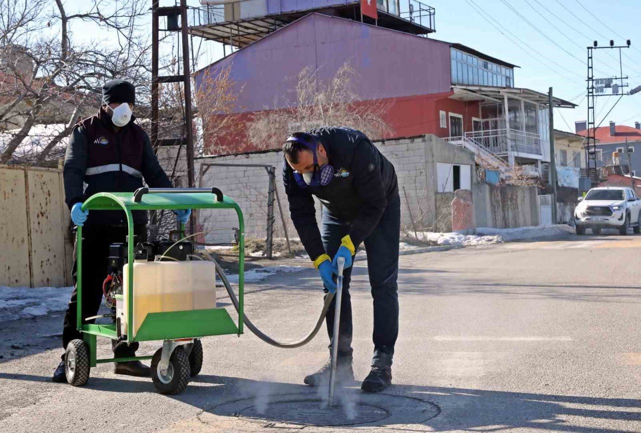 Van Büyükşehir Belediyesi vektörle mücadelenin startını verdi
