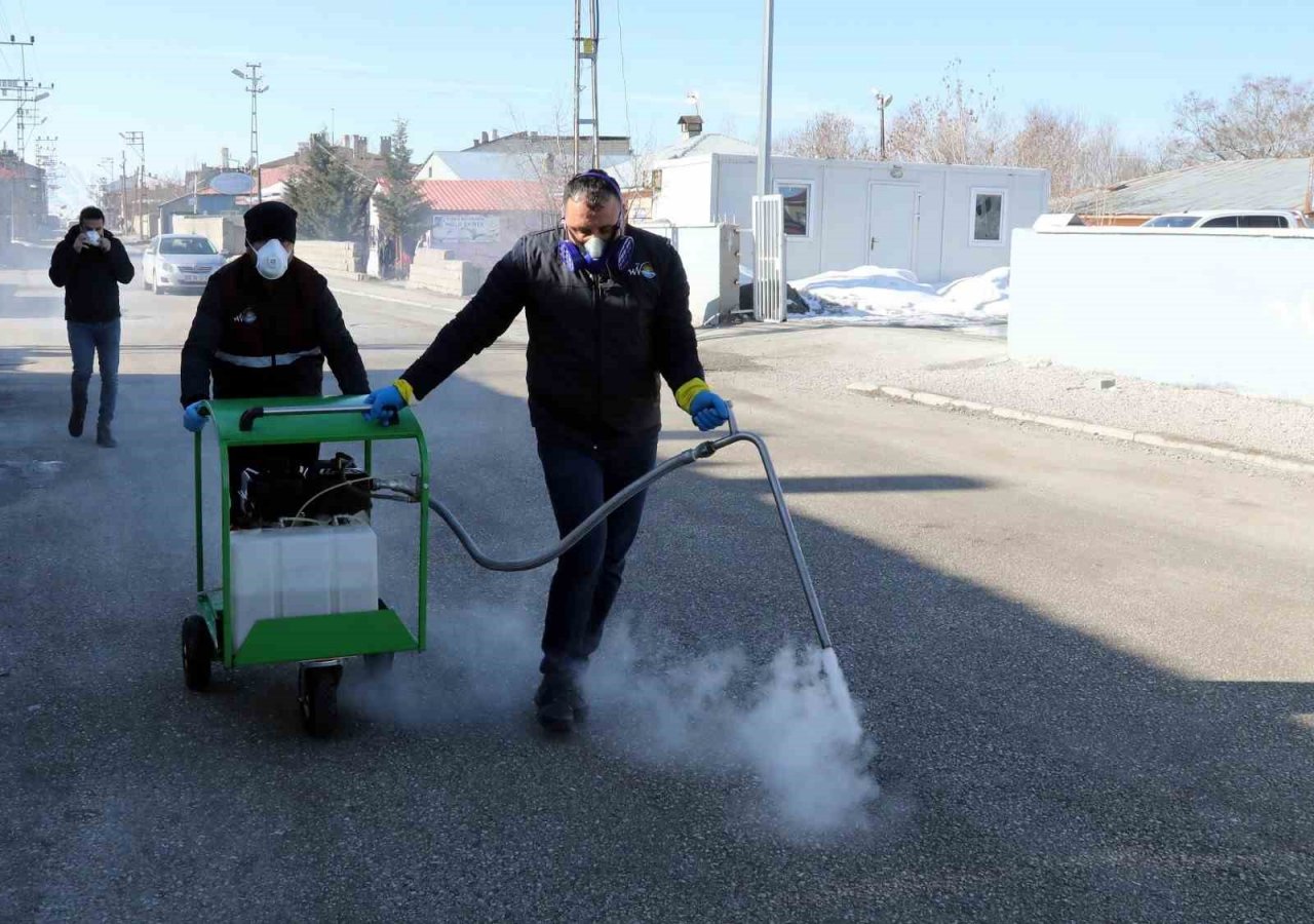 Van Büyükşehir Belediyesi vektörle mücadelenin startını verdi
