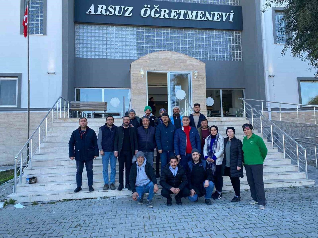 Deprem bölgesinde günde 10 bin kişilik yemek çıkarttı