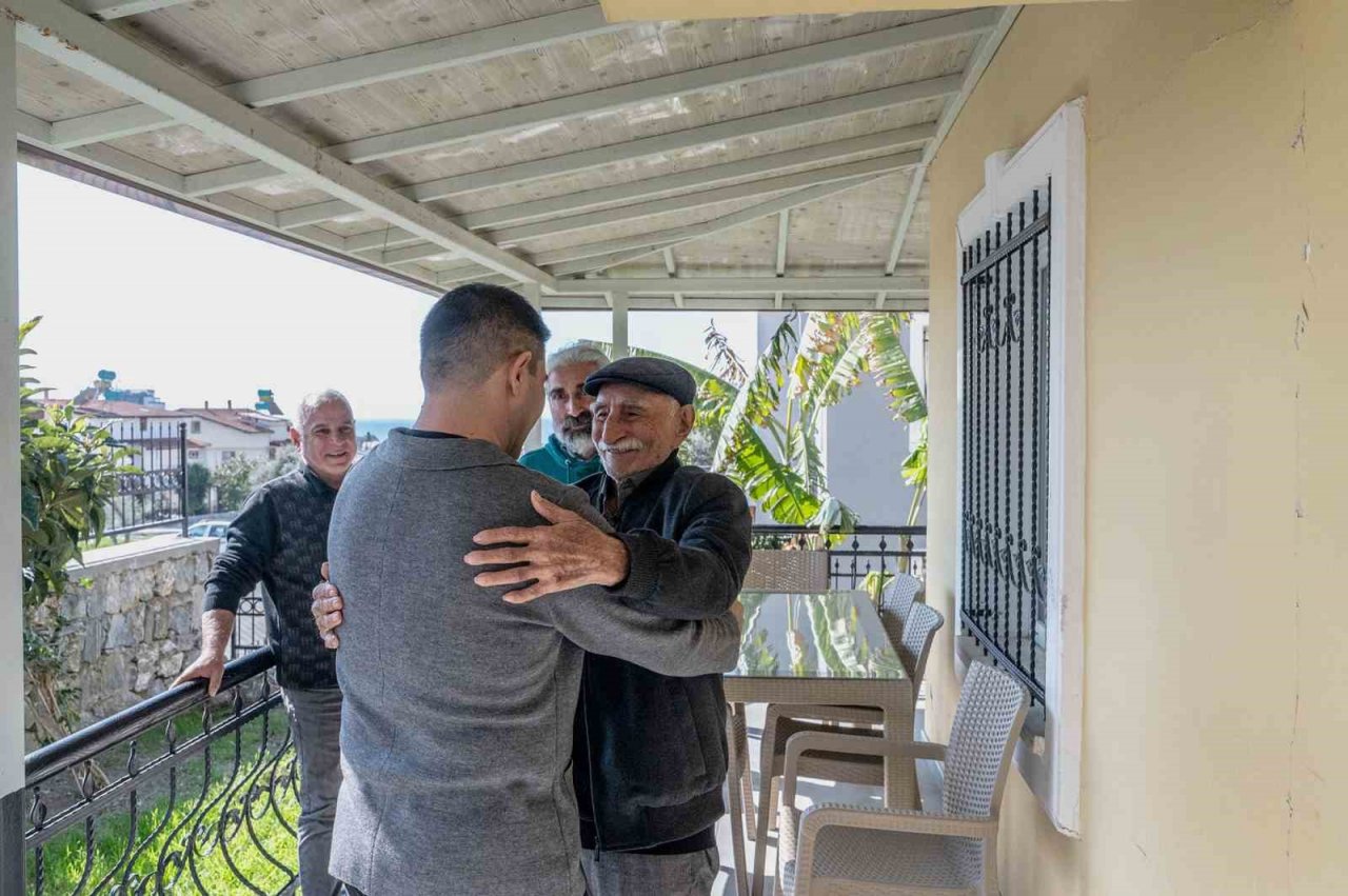 Başkan Günel, depremzedeler ile görüştü