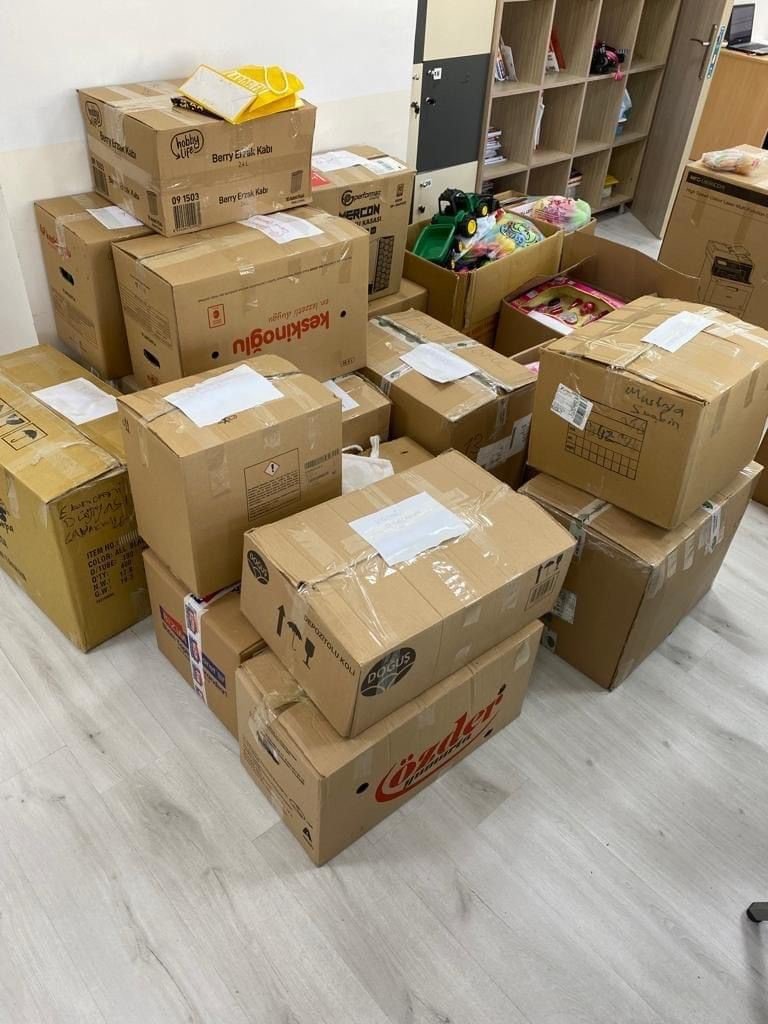 Öğrenciler, depremzede çocuklar için oyuncaklarını paylaştı