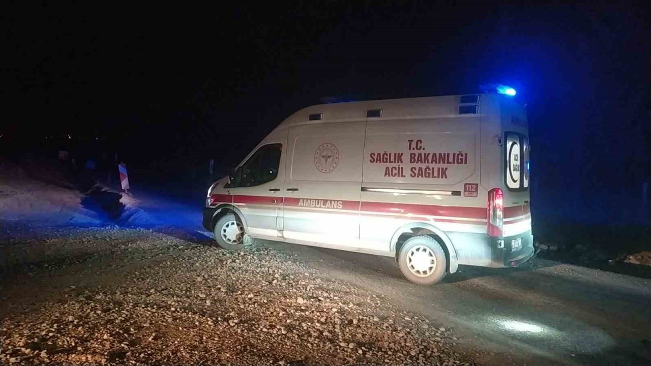 Kontrolden çıkan kamyonet şarampole devrildi: 1 yaralı