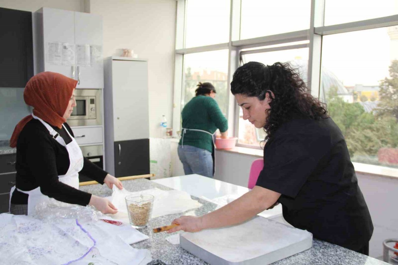 Ünlü şefin depremzedeler için kurduğu lokantaya Çorumlu kadınlardan destek