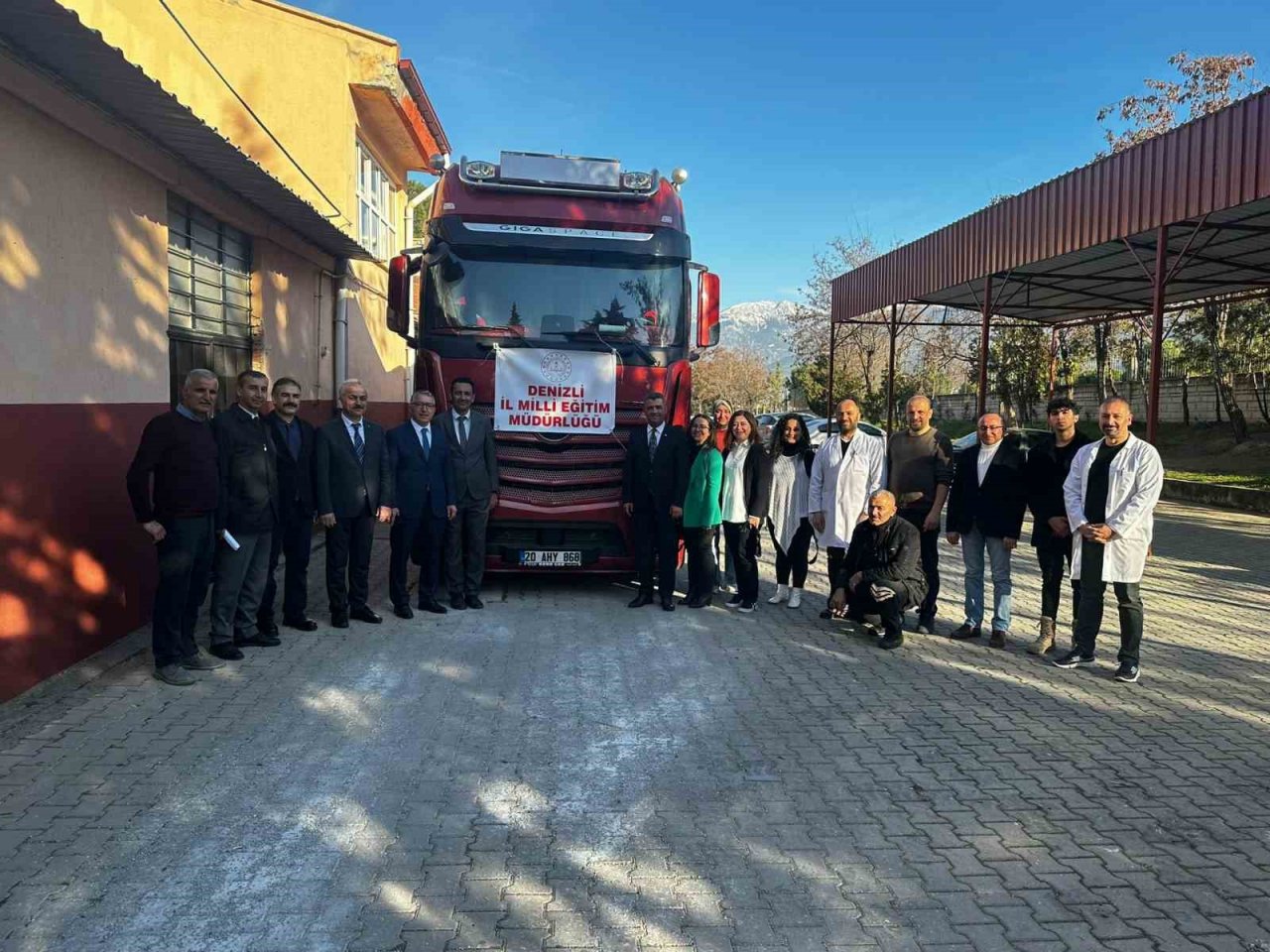 Meslek liselileri deprem bölgesi için soba ve hijyen maddesi üretti