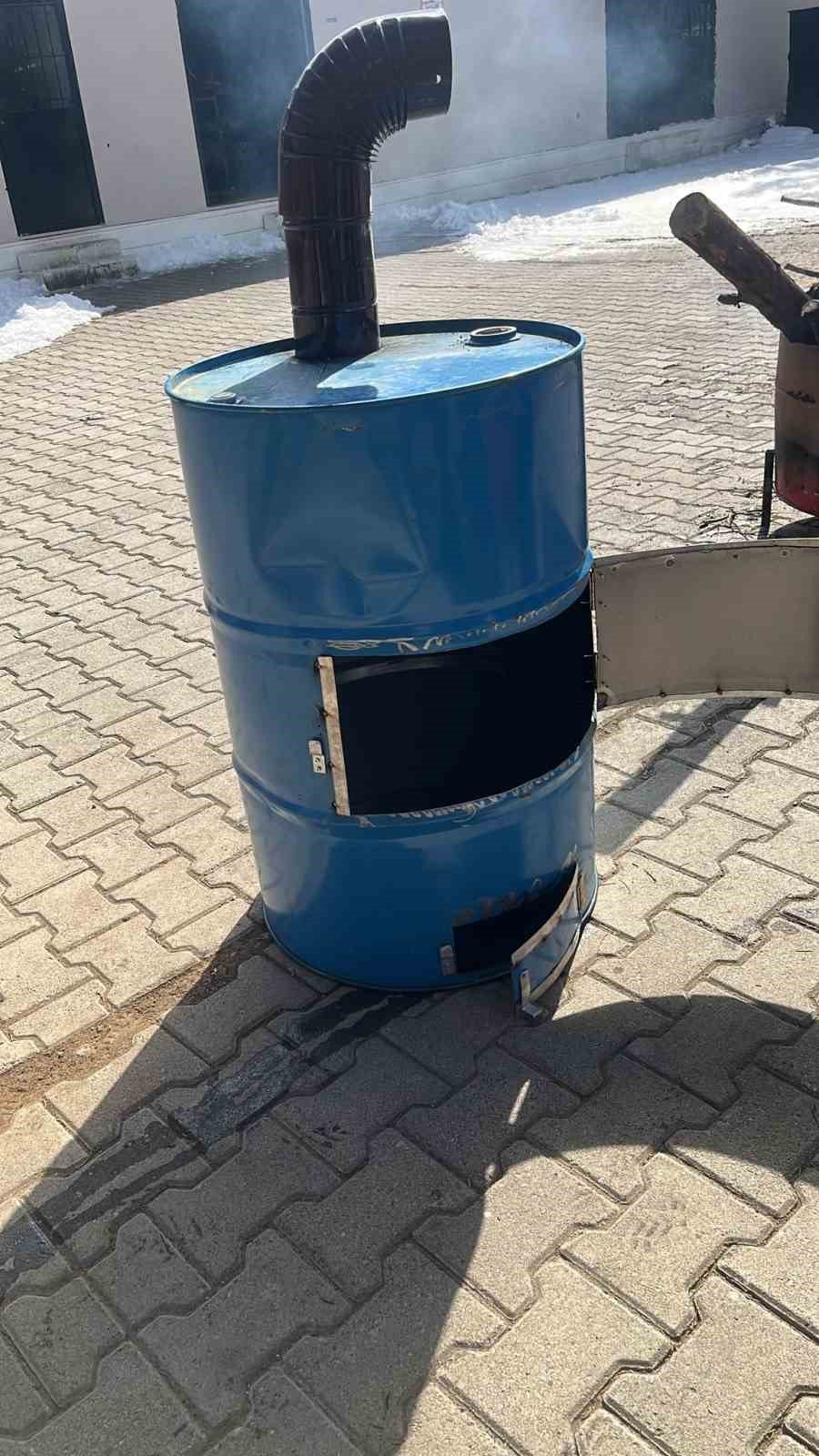 Meslek liselileri deprem bölgesi için soba ve hijyen maddesi üretti