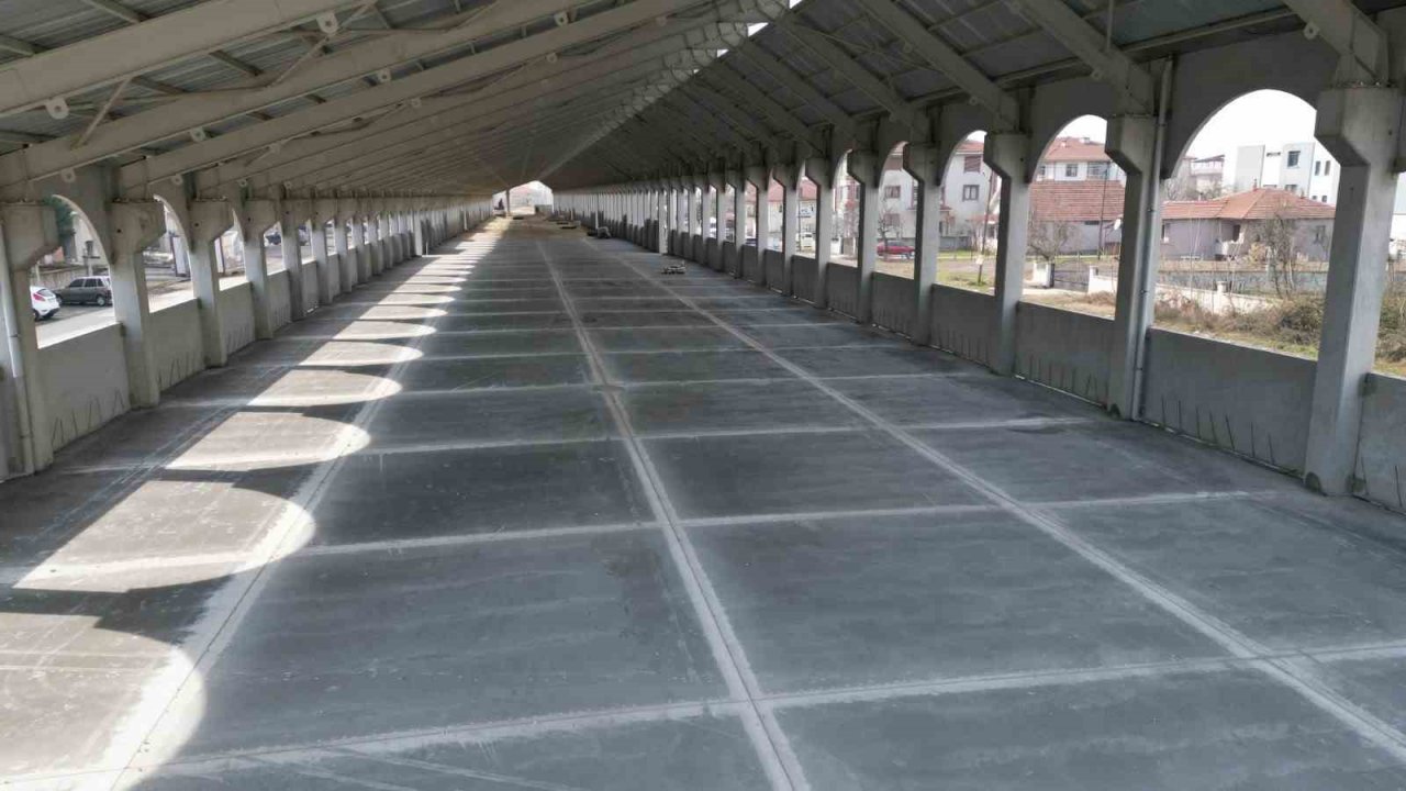 Kendi enerjisini kendi üretecek pazar yerinin betonu döküldü