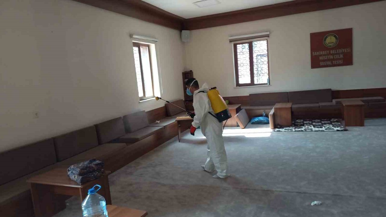 Ekipler tesisleri ilaçlıyor