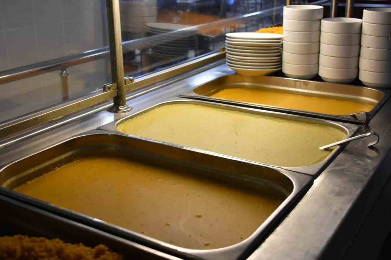 Elazığ’da sıcak yemekler depremzedeler için kaynıyor