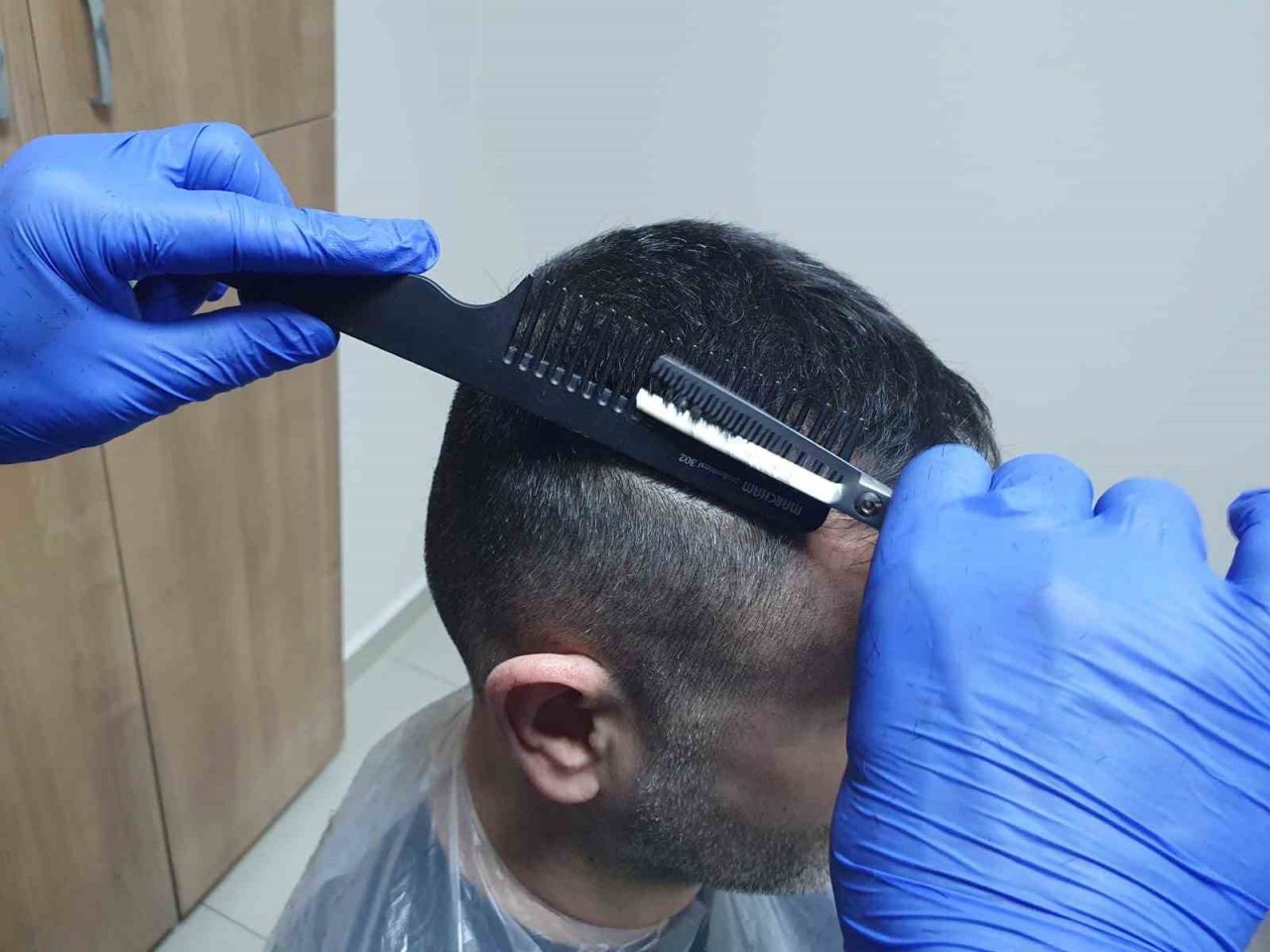 Giresun’da berber ve kuaförler depremzedelere ücretsiz hizmet veriyor