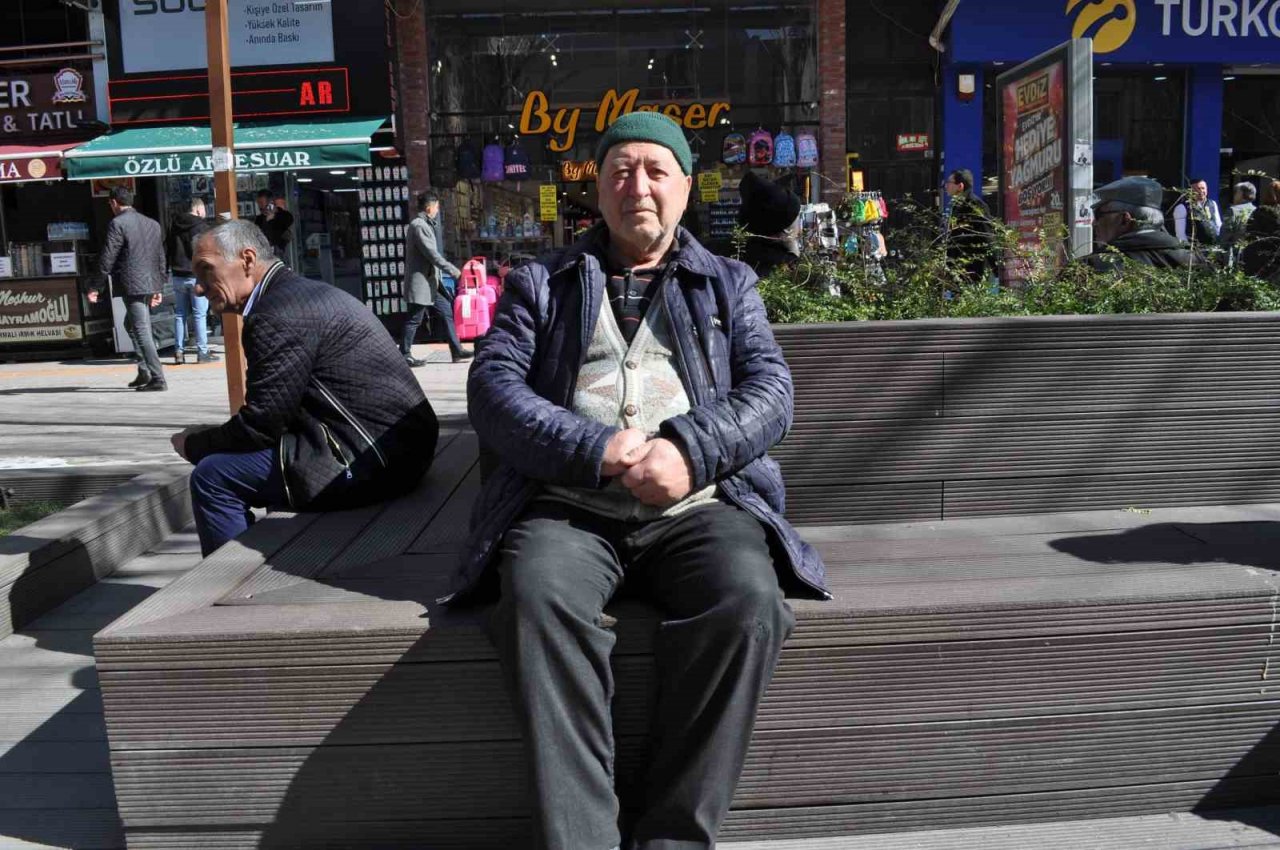 Artan hava sıcaklığını fırsat bilen vatandaşlar adeta sokaklara döküldü