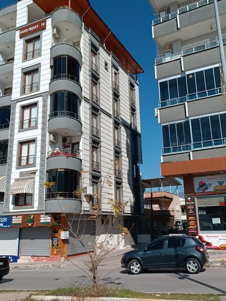 Sürekli istenilen bağış nedeniyle sektörü bırakan müteahhidin hiçbir binası yıkılmadı