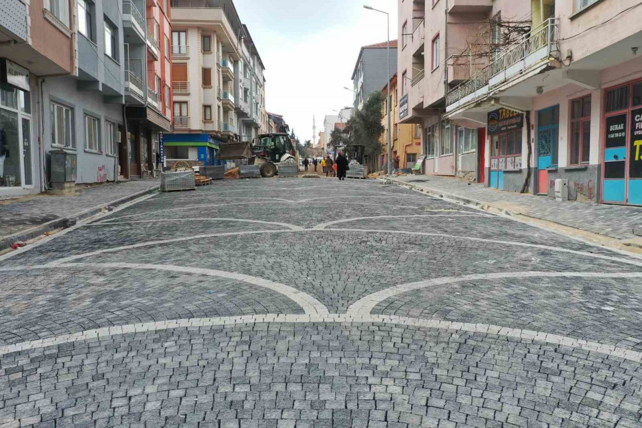 İvrindi’de üstyapı çalışmaları hız kazandı