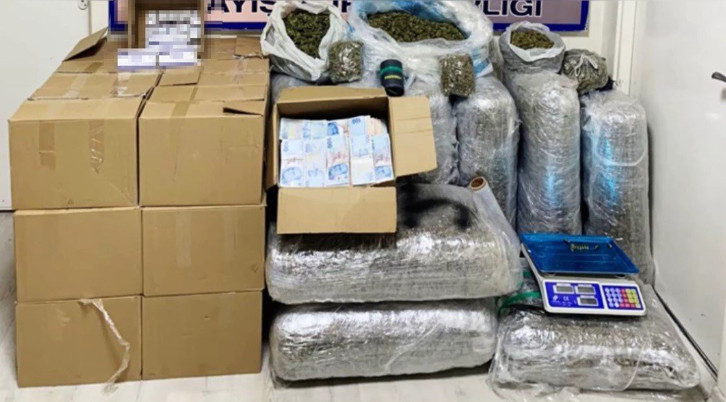 İzmir’de zehir tacirlerine büyük darbe: 114 tutuklama