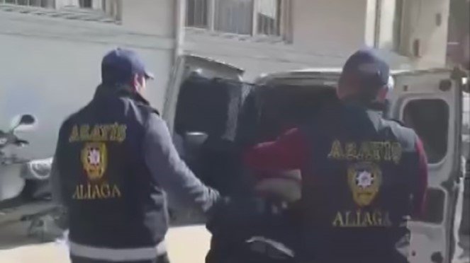 Polis görünümlü dolandırıcı suçüstü yakalandı