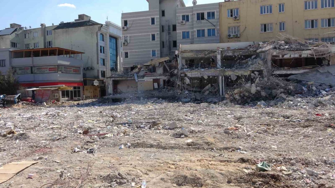 Deprem Adıyaman’da 6 oteli yıktı