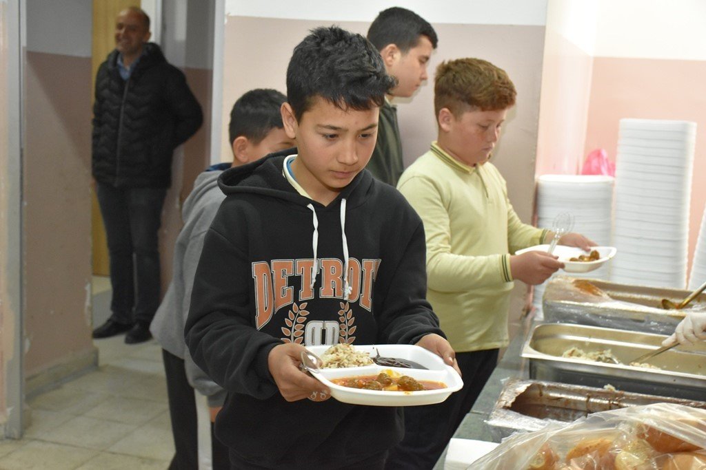 Karaman’da ücretsiz yemek uygulamasının çerçevesi genişletildi