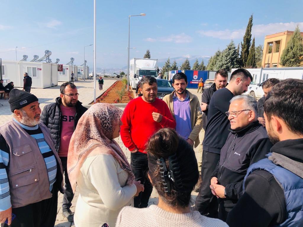 Başkan Büyükkılıç ve Meclis Üyelerinden Konteyner Kent Ziyareti