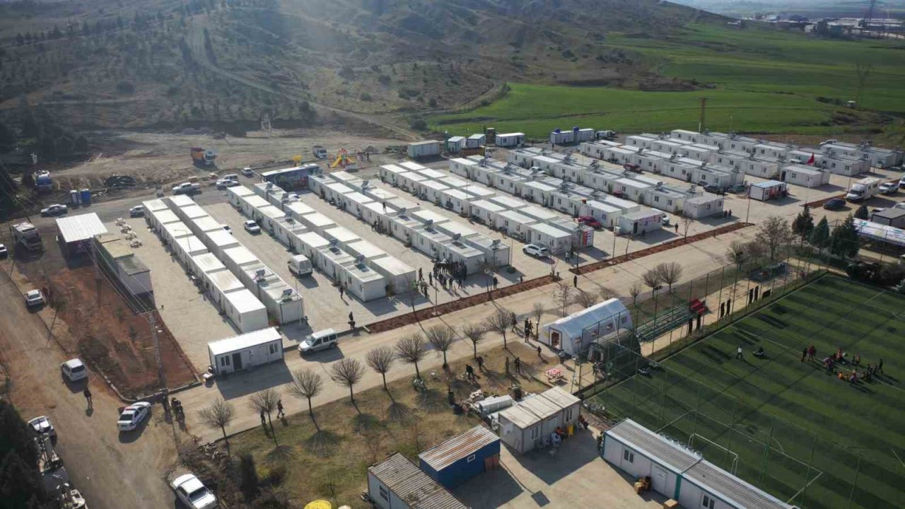 Başkan Büyükkılıç ve Meclis Üyelerinden Konteyner Kent Ziyareti