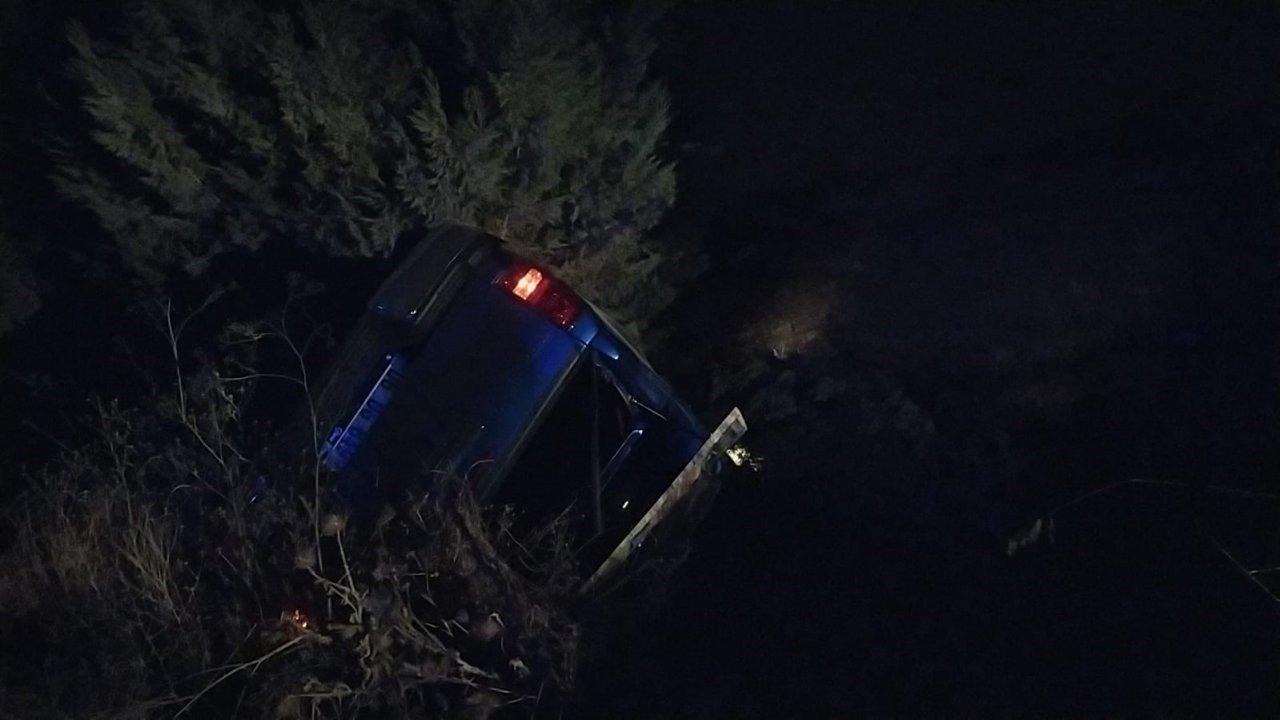 Kontrolden çıkan kamyonet şarampole devrildi: 1 yaralı