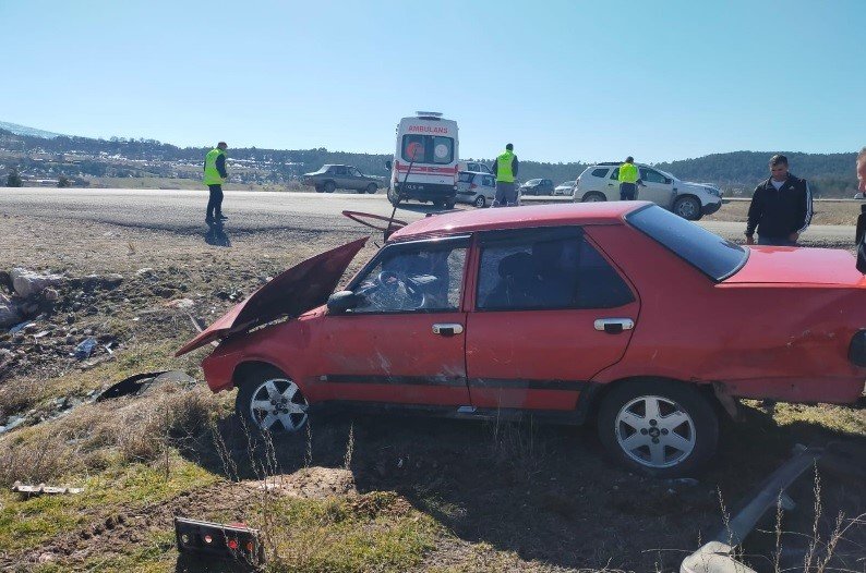 Tavşanlı’da trafik kazası: 2 yaralı