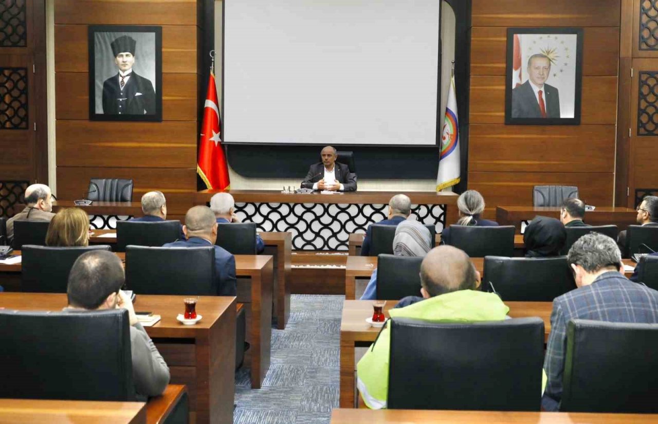 Başkan Söğüt: "Kamudaki riskli binaları boşaltacağız"