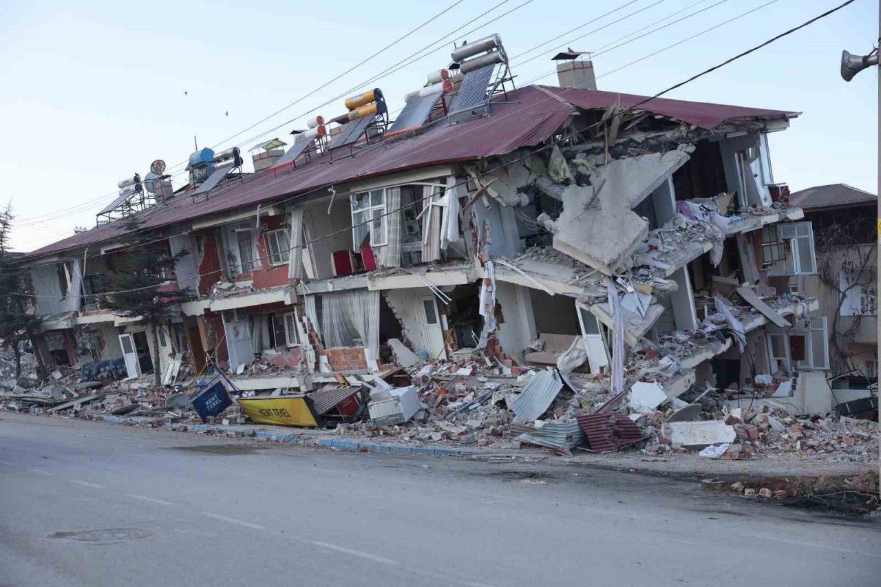 Hacılar ve Develi Belediyeleri Göksun’da Çalışmalara Destek Veriyor