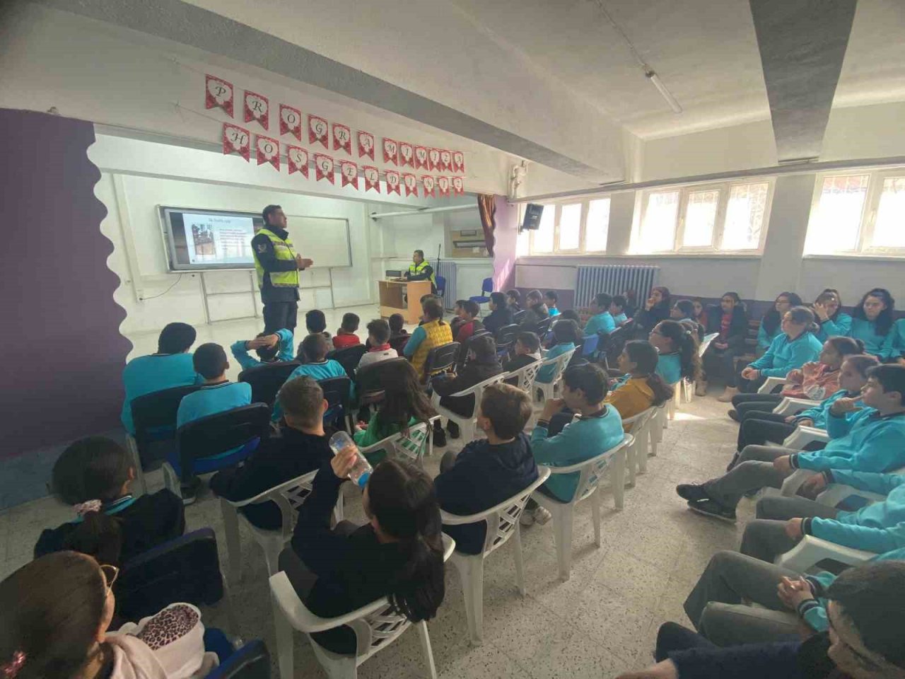 Ortaokul öğrencilerine trafik kuralları eğitimi verildi