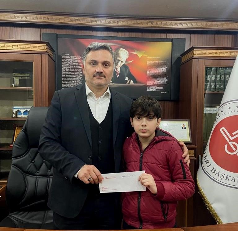 Minikler kazandıkları para ödülünü depremzelere bağışladı