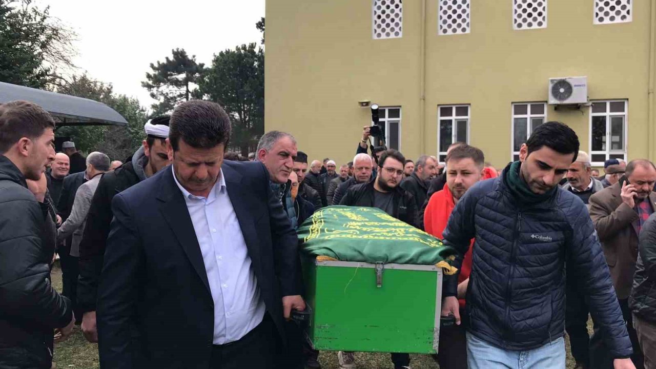 Yangında hayatını kaybetmişti, son yolculuğuna uğurlandı