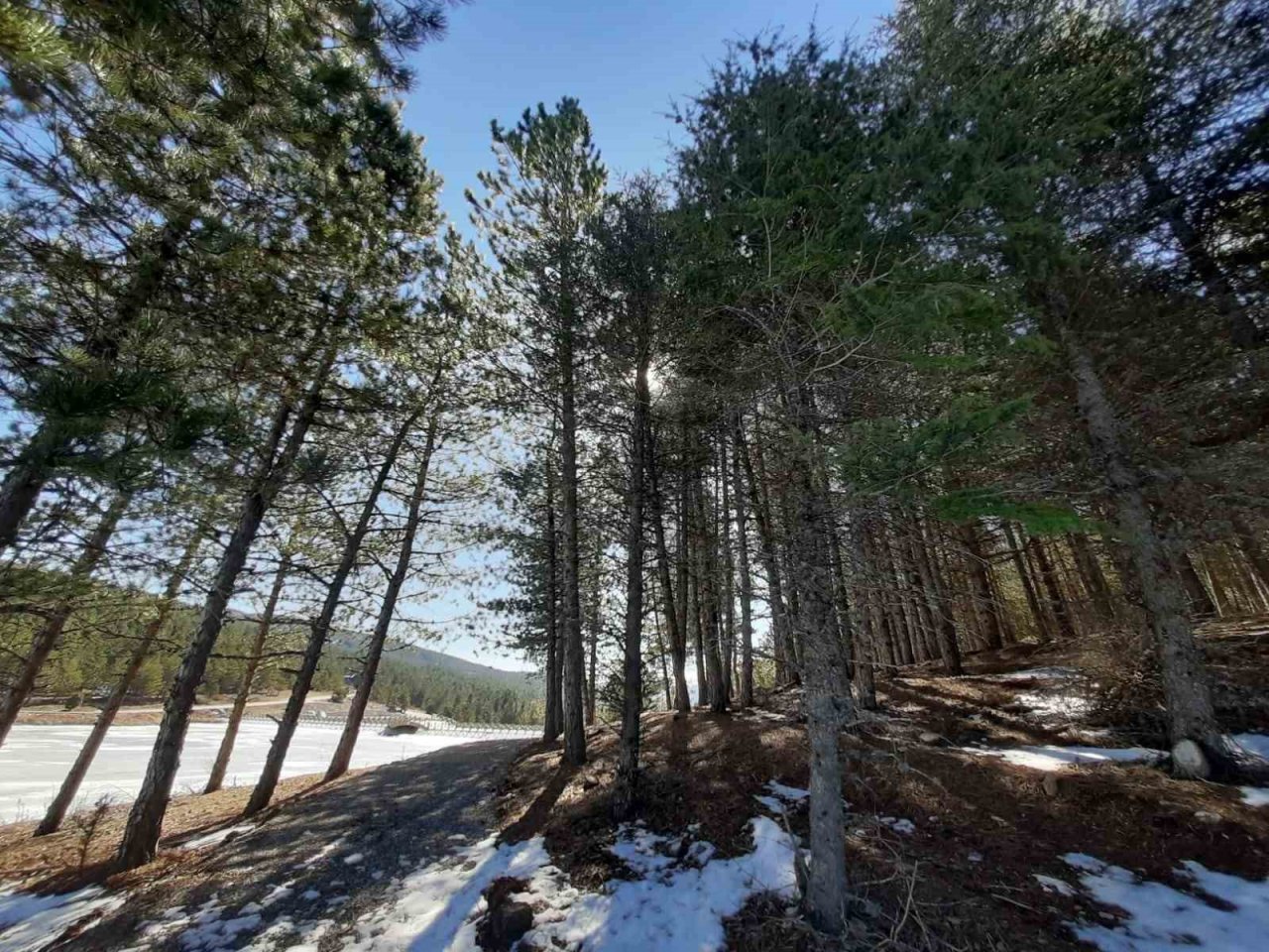 Akdağ’da kış ve bahar mevsimleri bir arada görüntülendi