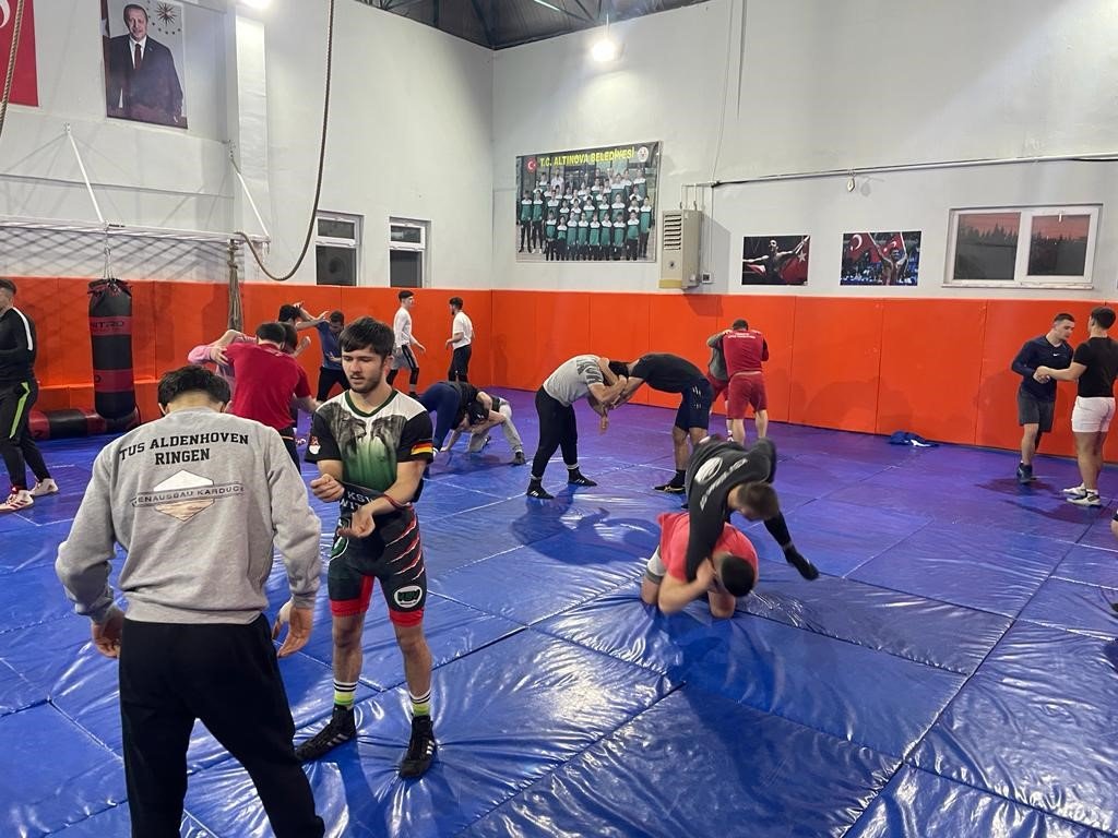 Almanya Milli Takımı, Altınova kampını tamamladı