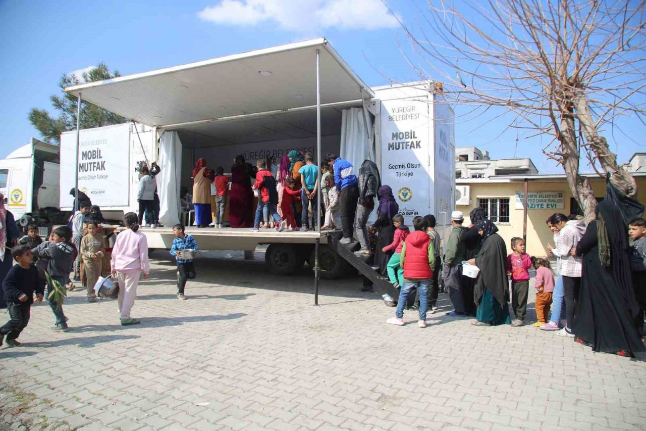 Mobil mutfak tırı depremzedelerin hizmetinde