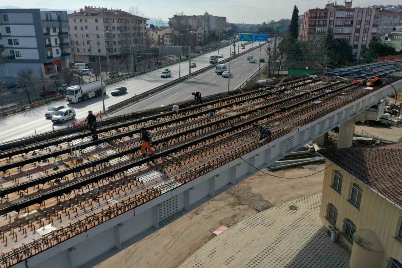 Kuruçeşme tramvay hattı rayları döşeniyor