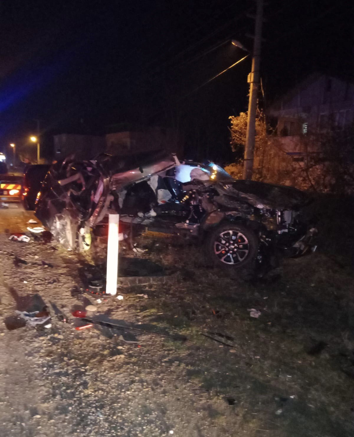 Alkollü sürücü hurdaya dönen otomobilden yaralı olarak kurtarıldı