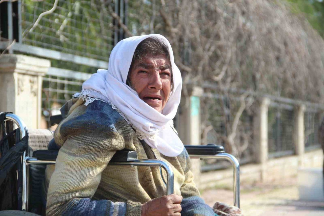 Evi yanan 4 çocuk babasının gözyaşları yürek burktu