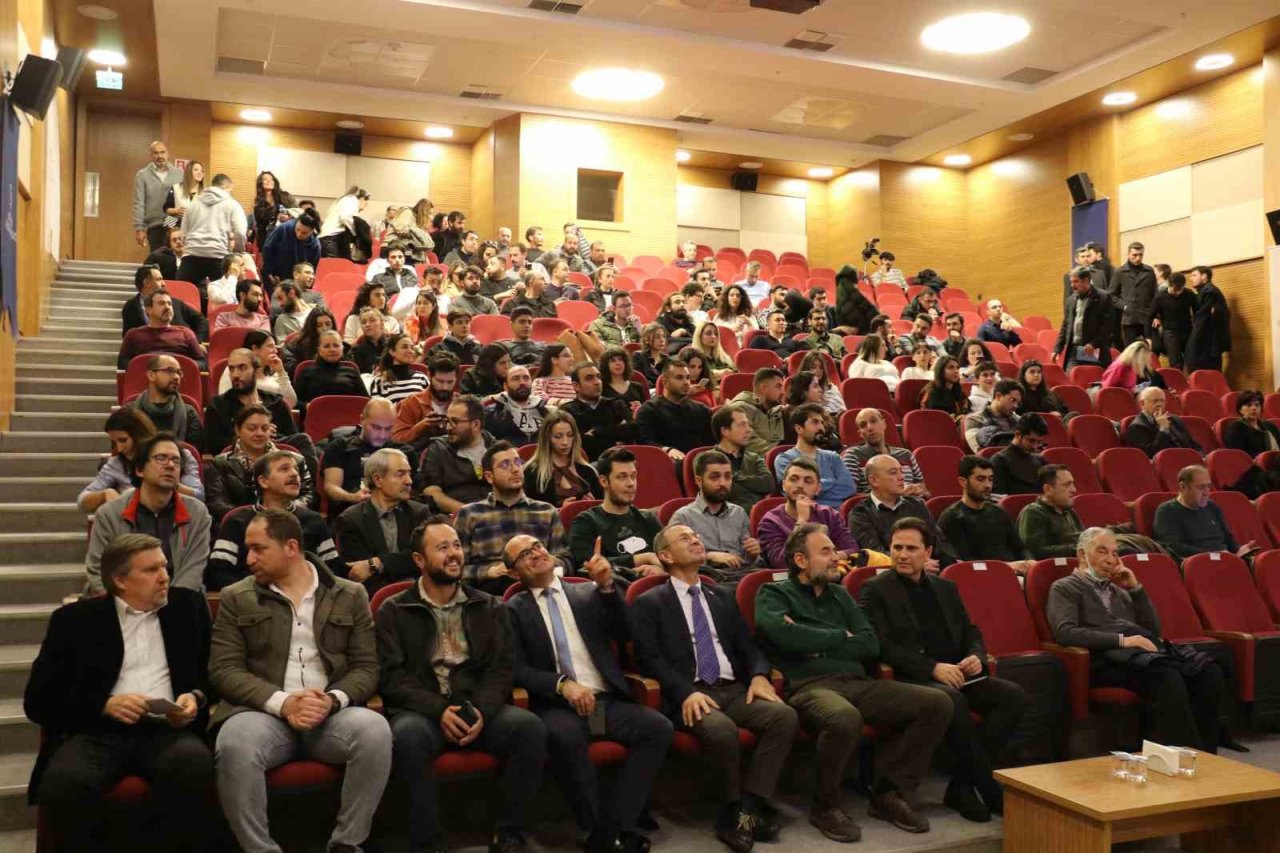 İncelemelerde bulunmak üzere bölgeye giden ilk ekiplerden biri Atılım Üniversitesi İnşaat Mühendisliği Fakültesi oldu