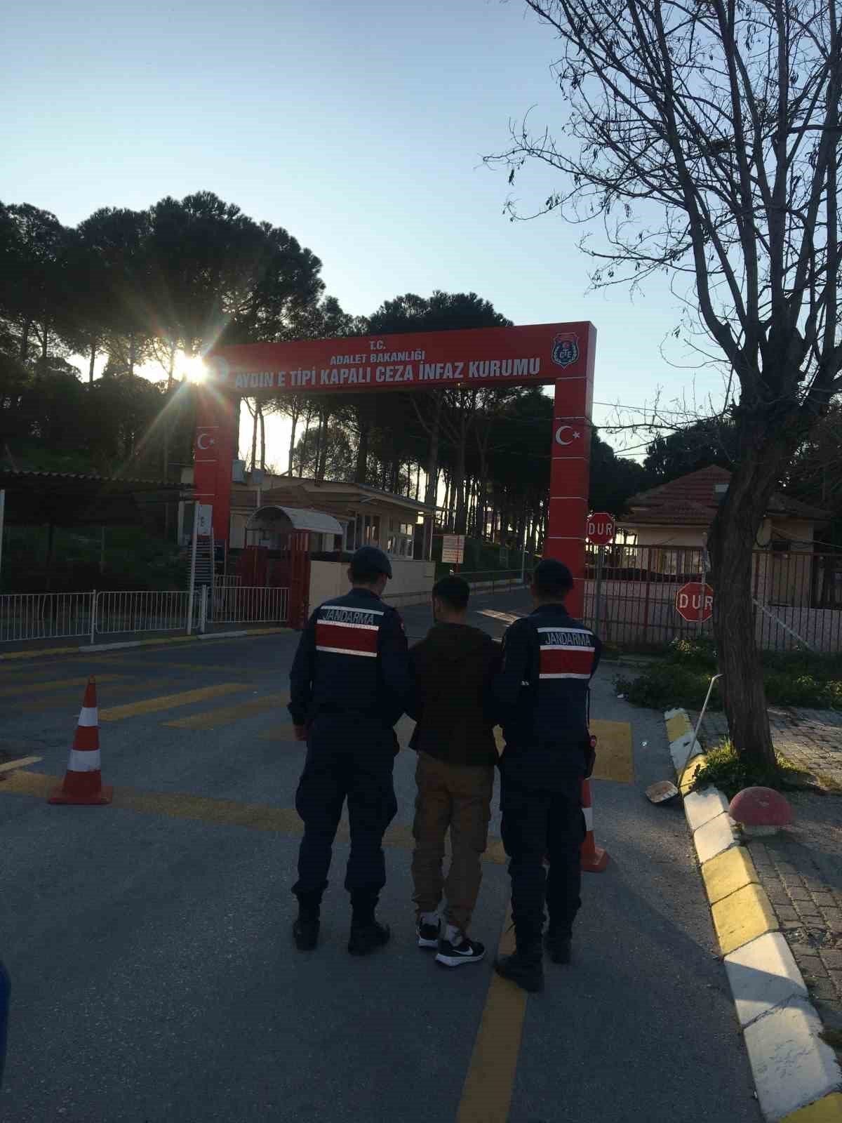 Firariler, jandarmadan kaçamadı