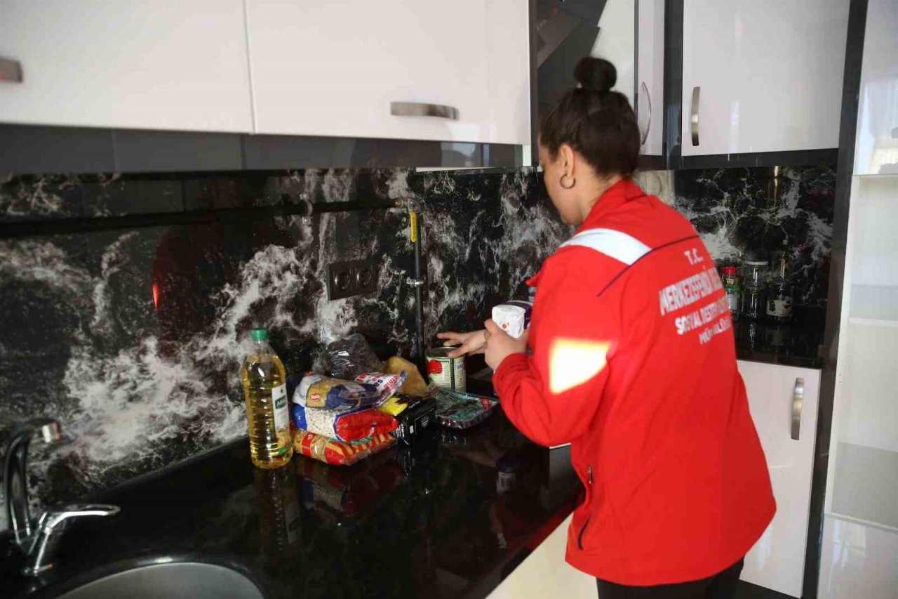 Merkezefendi’de depremzedelere mobilya ve beyaz eşya desteği verildi