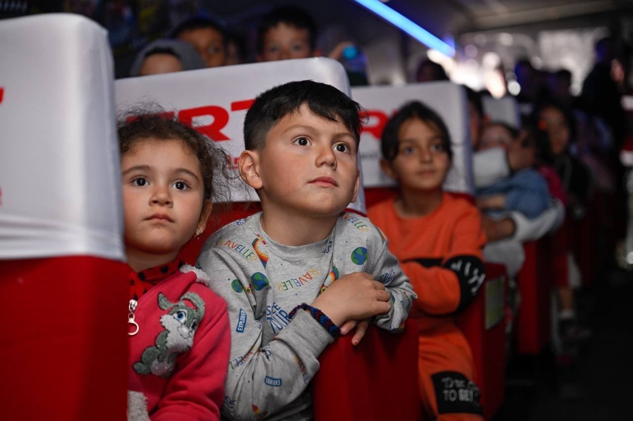 TRT’den Kahramanmaraş’taki depremzedelere moral ziyareti