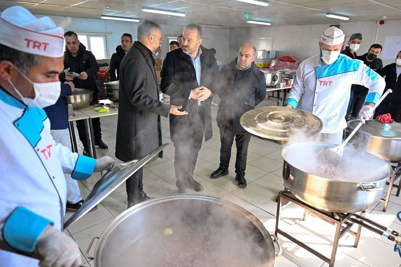 TRT’den Kahramanmaraş’taki depremzedelere moral ziyareti