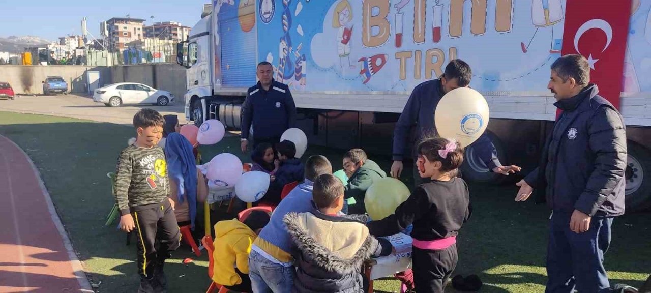 Depremzede çocuklar için bilim tırı ile Adıyaman’da