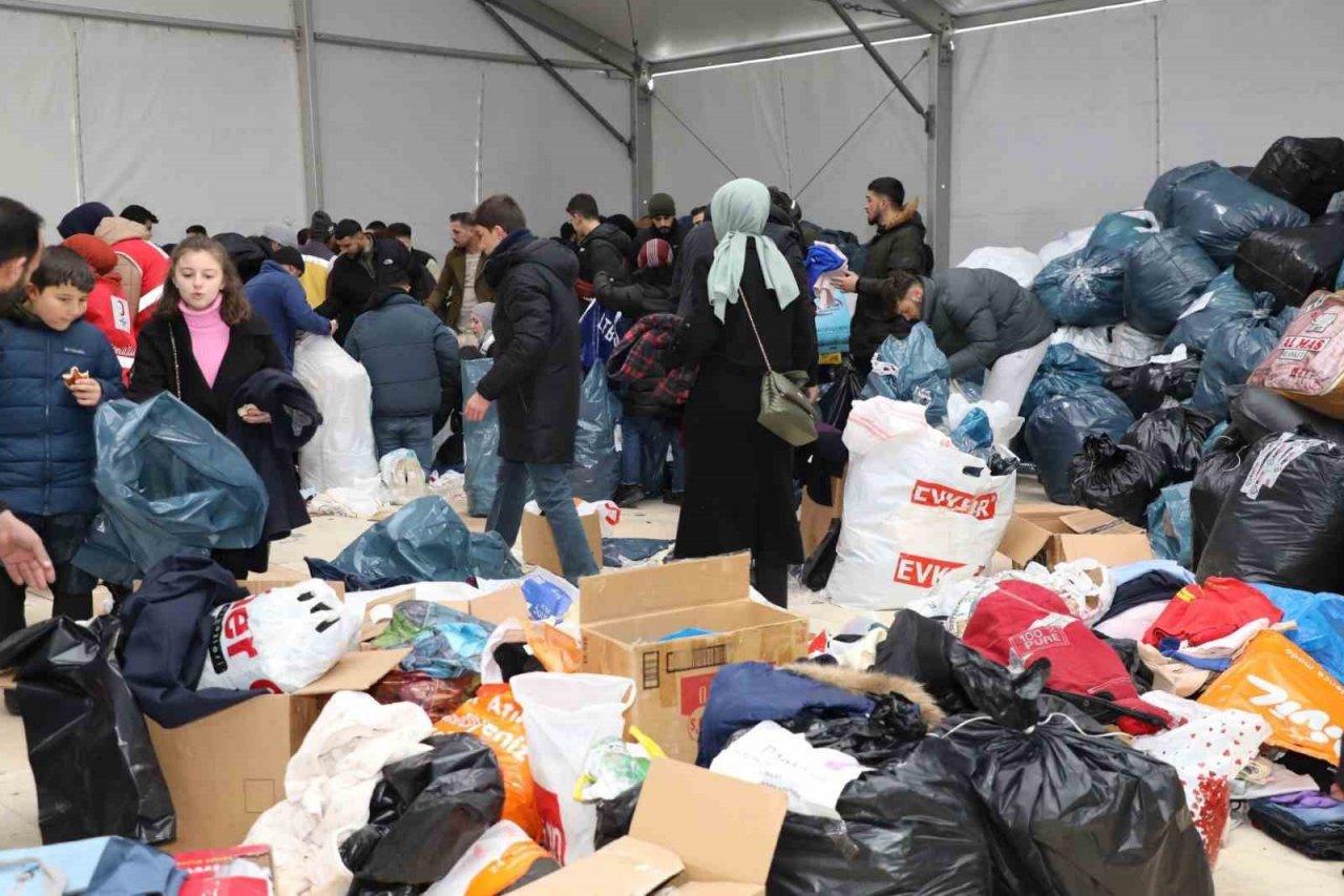 Erzincan’da yardımlar AFAD, ERMEK ve kaymakamlıklarda toplanmaya devam edecek