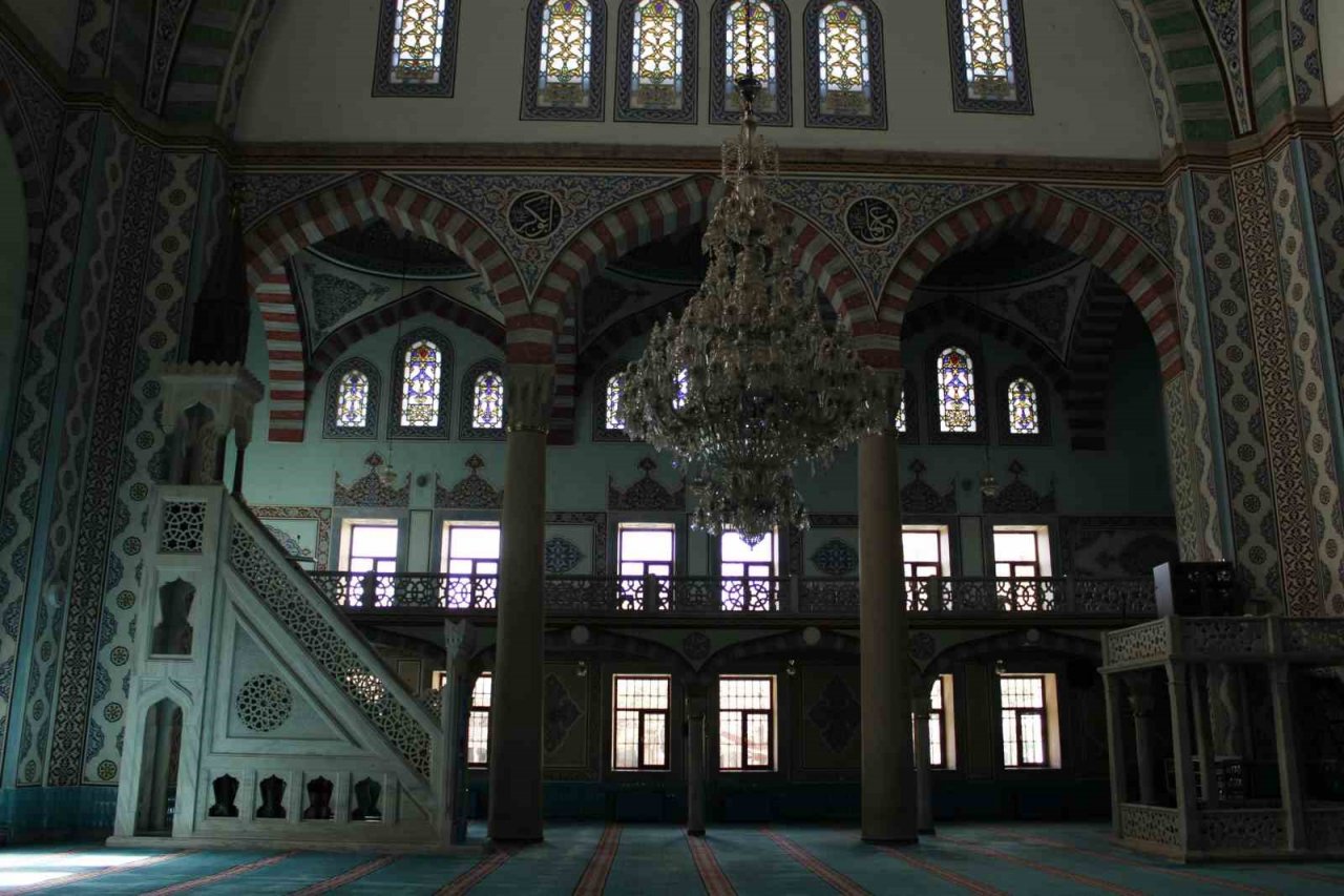 Asırlık Eskişehir Reşadiye Camii görenleri mest ediyor